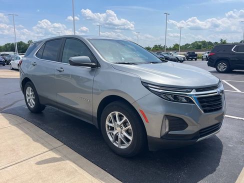 Used 2023 Chevrolet Equinox LT FWD image 2
