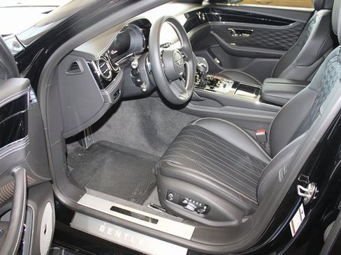Used 2022 Bentley Flying Spur V8 image 8