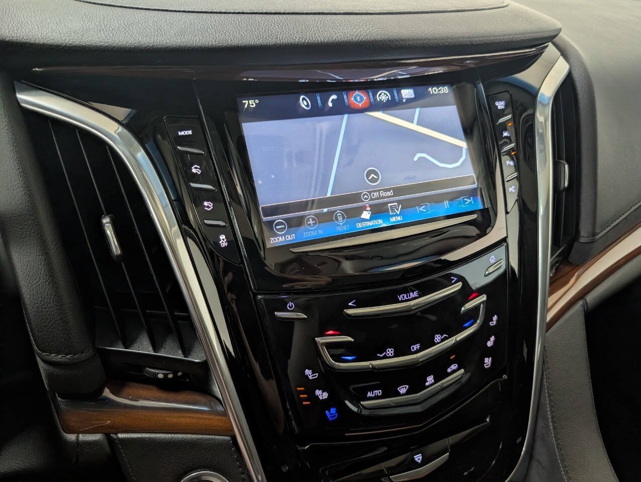 Used 2018 Cadillac Escalade Premium Luxury AWD/4WD image 10