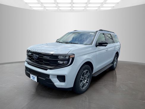 New 2025 Ford Expedition Active image 8