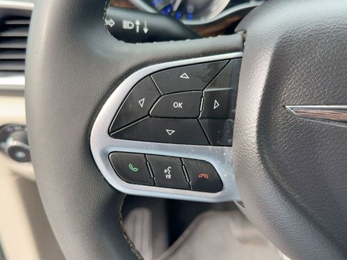 Used 2023 Chrysler Pacifica Limited image 16