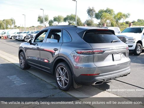 Used 2023 Porsche Cayenne Platinum Edition image 3