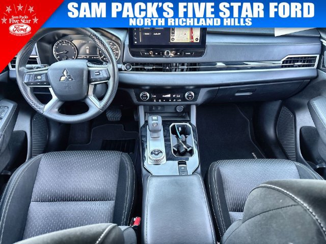 Used 2025 Mitsubishi Outlander ES FWD image 12