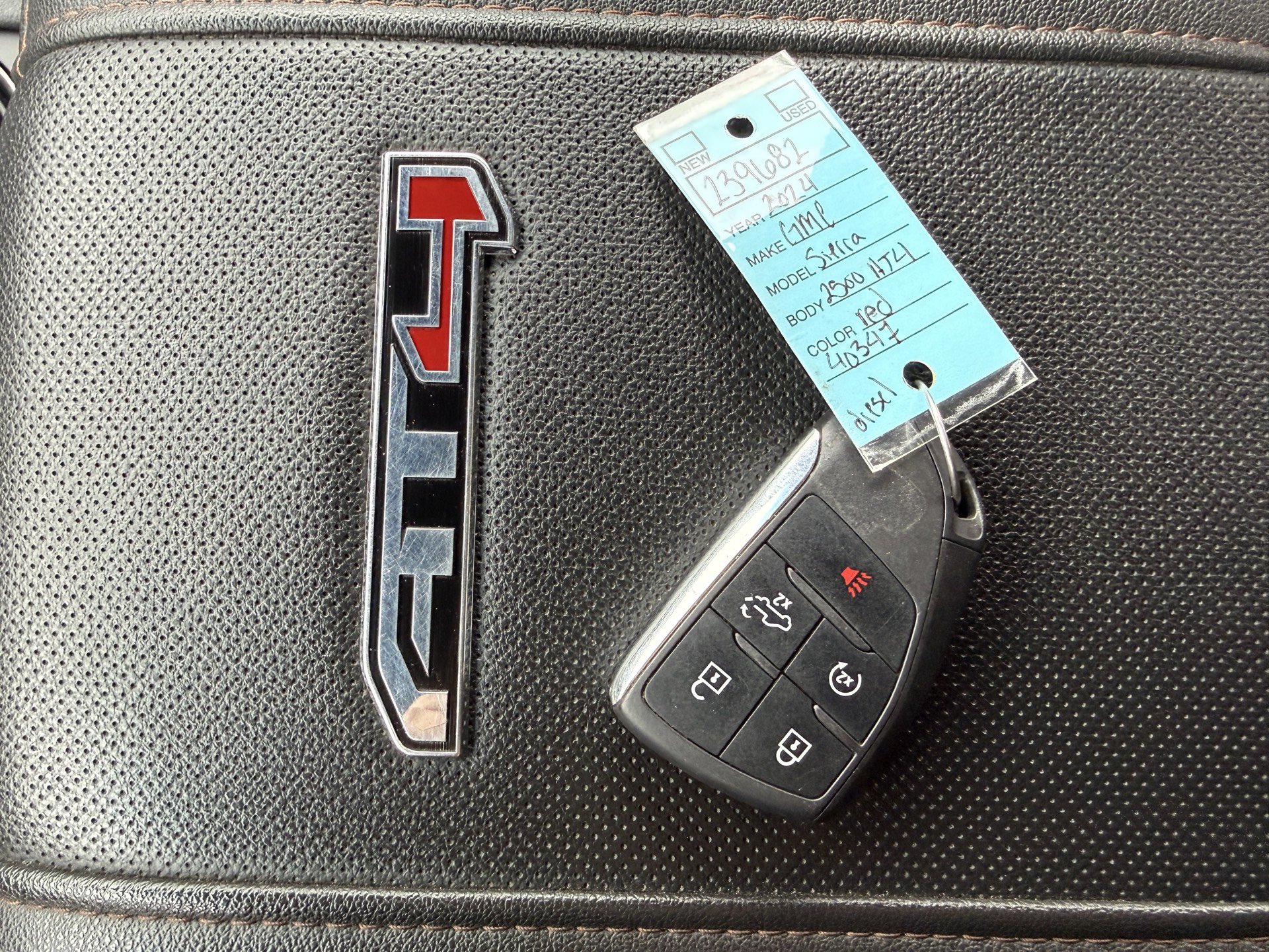 Used 2024 GMC Sierra 2500 AT4 w/ AT4 Preferred Package AWD/4WD image 40