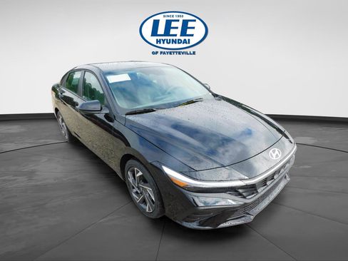 New 2025 Hyundai Elantra SEL image 1