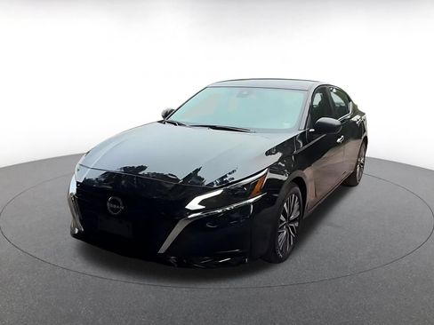 Used 2025 Nissan Altima 2.5 SV FWD image 7