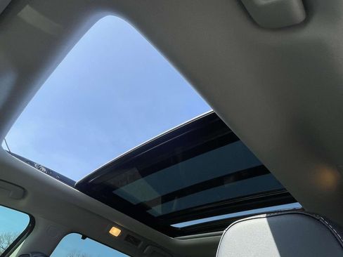 Used 2024 Nissan Pathfinder Platinum image 19