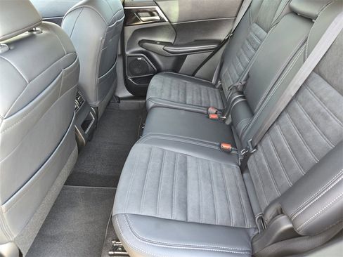 New 2025 Mitsubishi Outlander SE image 20