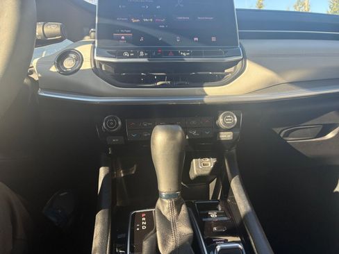 Used 2025 Jeep Compass Limited image 17