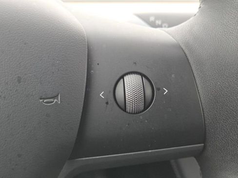 Used 2025 Tesla Model Y Long Range image 11