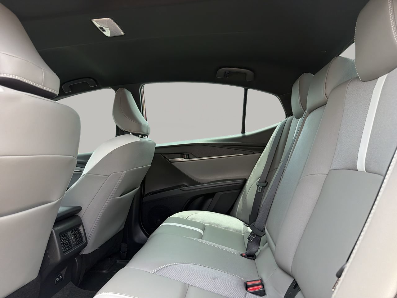 Used 2026 Toyota Camry Hybrid FWD image 16