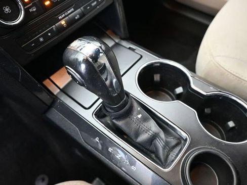 Used 2019 Ford Explorer XLT image 34