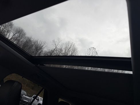 Used 2022 Ford Explorer Limited w/ Equipment Group 301A image 33