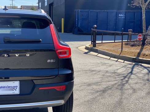 Used 2025 Volvo XC40 B5 Core image 59