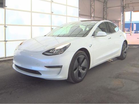Used 2018 Tesla Model 3 Mid Range image 1