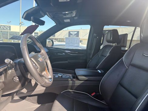 Certified 2021 Cadillac Escalade Premium Luxury w/ LPO, Illumination Package image 9