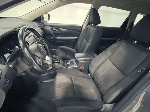 Used 2020 Nissan Rogue SV image 3