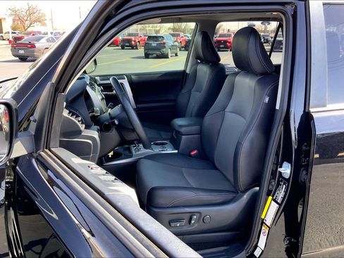 Used 2018 Toyota 4Runner SR5 Premium image 8