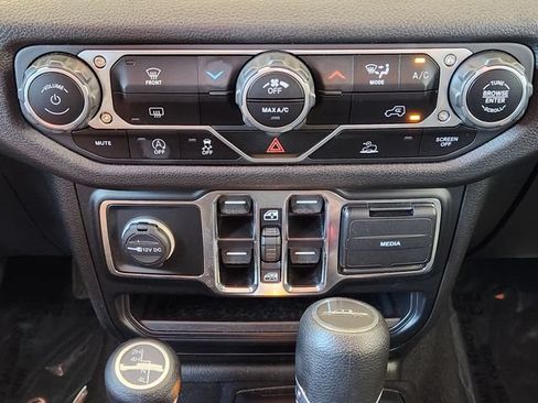 Used 2024 Jeep Gladiator Sport AWD/4WD image 21