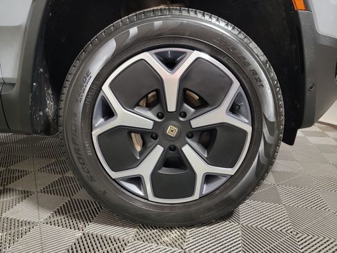 Used 2024 Rivian R1S Adventure AWD/4WD image 11
