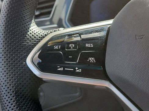Used 2024 Volkswagen Tiguan SE R-Line image 24