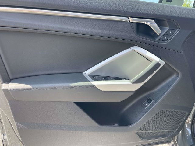Certified 2025 Audi Q3 2.0T Premium AWD/4WD image 15