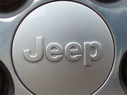 Used 2019 Jeep Cherokee Limited image 12