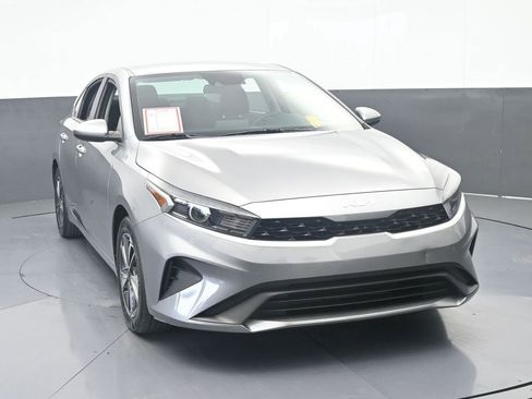 Used 2024 Kia Forte LXS FWD image 9