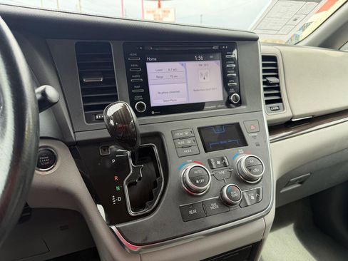 Used 2019 Toyota Sienna XLE FWD image 20