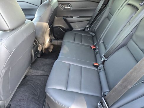 Used 2025 Nissan Rogue SL image 29