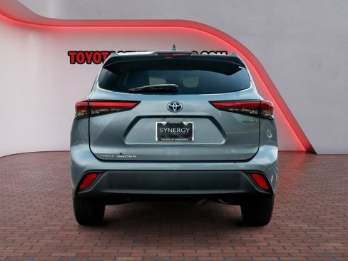 Used 2021 Toyota Highlander XLE FWD image 7