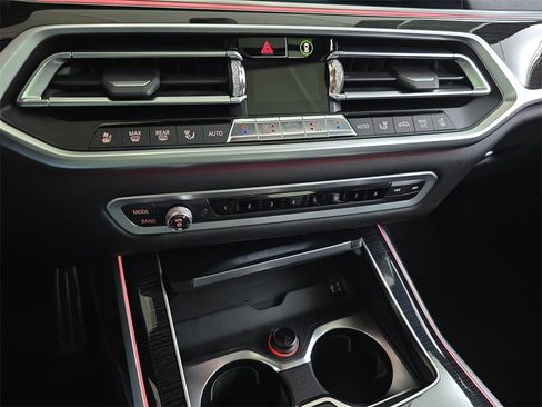 Used 2019 BMW X7 xDrive50i w/ M Sport Package image 28