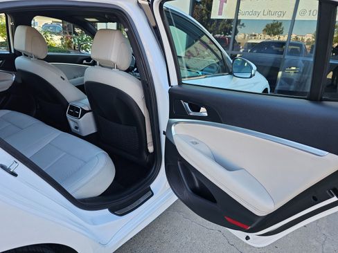 Used 2025 Genesis G70 2.5T image 26