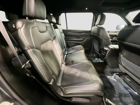 Used 2024 Jeep Grand Cherokee L Altitude image 20