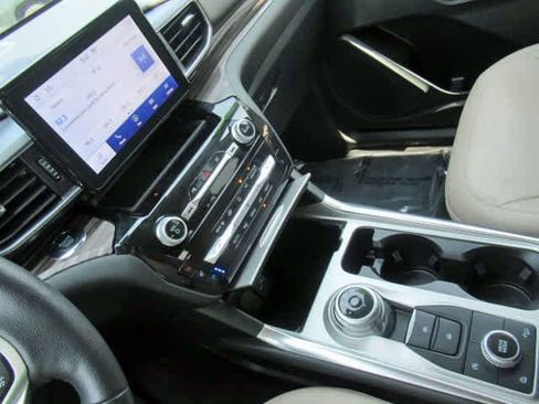 Used 2023 Ford Explorer Limited image 25