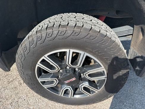 Used 2023 GMC Sierra 2500 AT4 AWD/4WD image 9