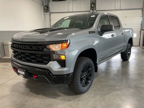 Used 2023 Chevrolet Silverado 1500 Custom Trail Boss w/ LPO, Dark Essentials Package AWD/4WD image 3