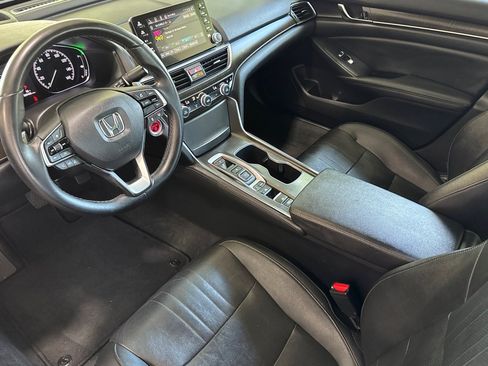 Used 2019 Honda Accord Touring image 4