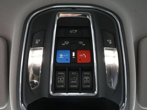 Used 2023 Jeep Grand Cherokee 4WD 4xe w/ Luxury Tech Group II image 37