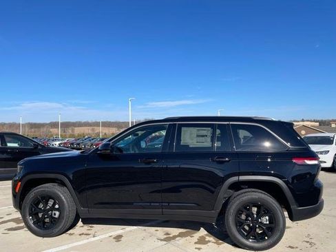 New 2026 Jeep Grand Cherokee Altitude AWD/4WD image 2