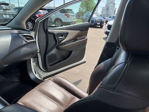 Used 2016 Nissan Murano Platinum w/ Platinum Technology Package AWD/4WD image 18