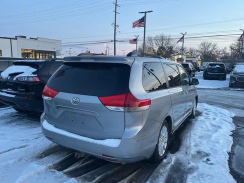 Used 2014 Toyota Sienna Limited image 5