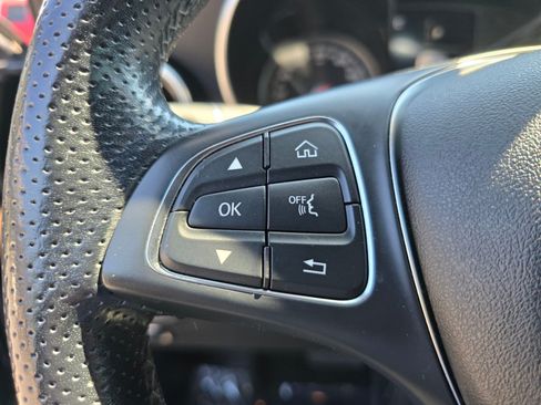Used 2019 Mercedes-Benz GLC 300 4MATIC image 5