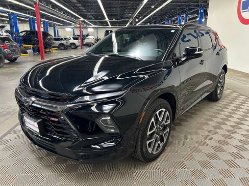 Used 2025 Chevrolet Blazer RS FWD image 3