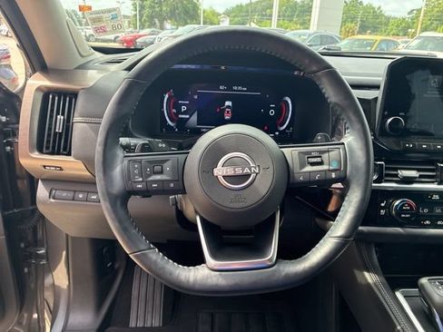 Used 2024 Nissan Pathfinder Platinum FWD image 21