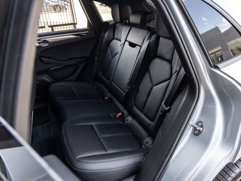 Certified 2026 Porsche Macan AWD/4WD image 34