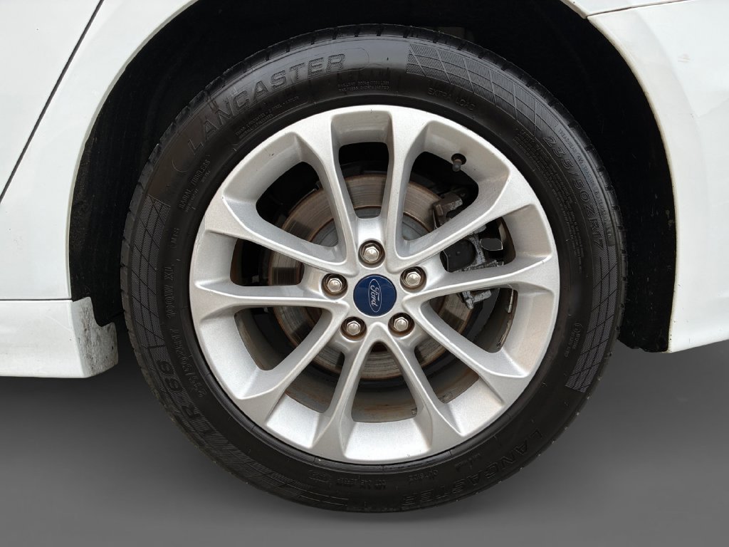 Used 2020 Ford Fusion SE FWD image 11
