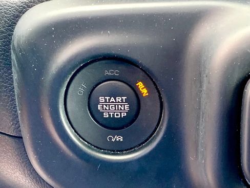Used 2021 Jeep Wrangler Sport AWD/4WD image 30