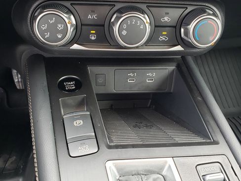 Certified 2025 Nissan Kicks SV image 34