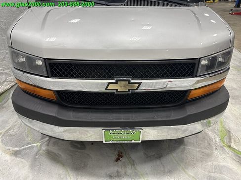 Used 2017 Chevrolet Express 3500 LT w/ LT Preferred Equipment Group image 18